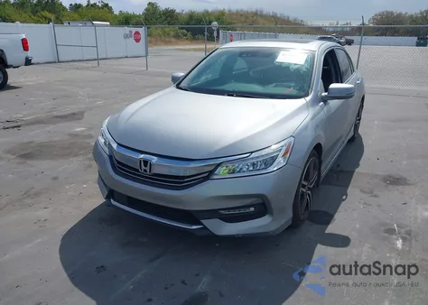 2017 Honda Accord Touring V6 z USA, uszkodzony, nr VIN 1HGCR3F95HA043430
